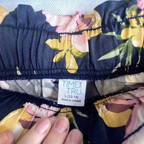 Time & Tru Navy Floral Print NWOT Paperbag Tencel Shorts Size Large (12-14) - Picture 8 of 11